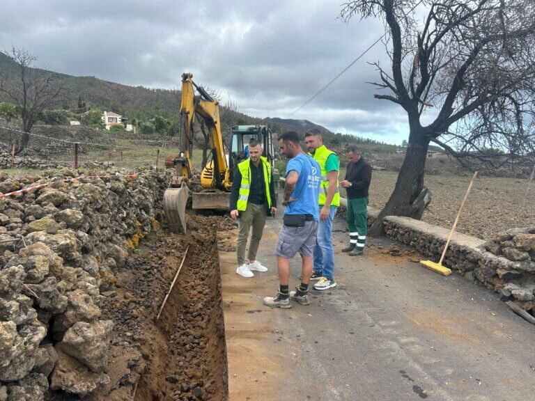 El Paso amplía la red de agua potable en las calles Juana Morales, Cuesta Juliana y Camino Arenero