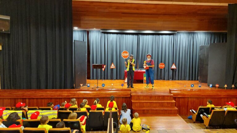 ¡Diversión sobre Ruedas! Educación para la Seguridad vial a través del teatro para los escolares de El Paso