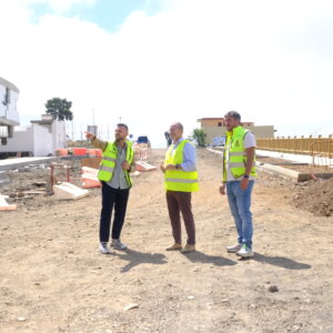 La prolongación de la Avenida Islas Canarias en El Paso avanza hacia su recta final y se habilitan más plazas de aparcamiento