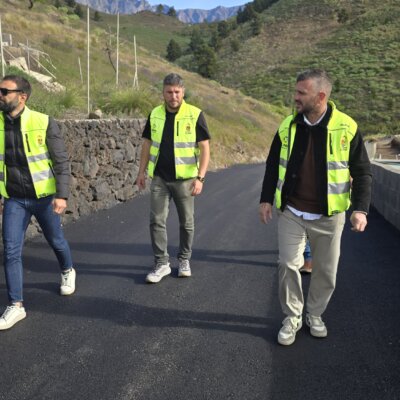 El Ayuntamiento de El Paso concluye el asfaltado del camino Bergoyo en Los Barros